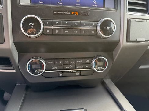 Used 2020 Ford Expedition XLT RWD image 16