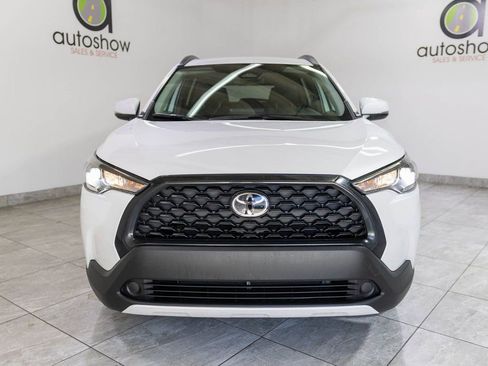 Used 2024 Toyota Corolla Cross LE image 2