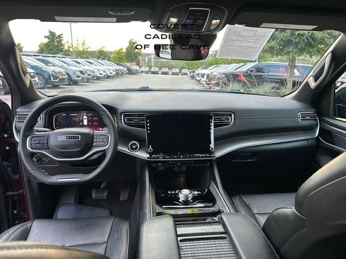 Used 2023 Jeep Wagoneer L Series II image 14