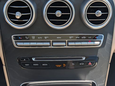 Used 2017 Mercedes-Benz GLC 300 4MATIC image 25