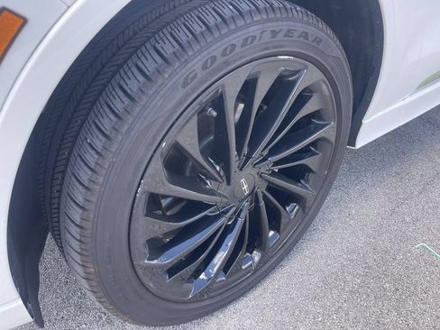Used 2022 Lincoln Aviator Reserve w/ Equipment Group 201A AWD/4WD image 2