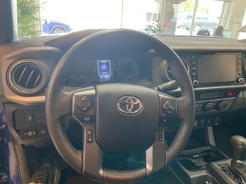 Used 2022 Toyota Tacoma TRD Off-Road image 17