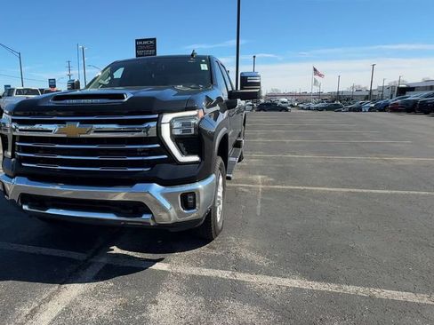 Used 2024 Chevrolet Silverado 2500 LTZ AWD/4WD image 3