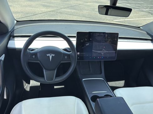 Used 2021 Tesla Model Y Long Range AWD/4WD image 19