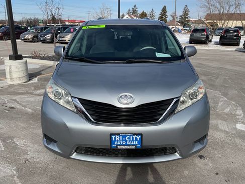 Used 2011 Toyota Sienna LE image 12