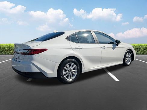 Used 2025 Toyota Camry LE FWD image 5