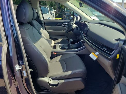 New 2026 Kia Carnival FWD image 7