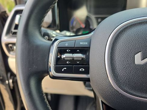 Used 2022 Kia Sorento S FWD image 19