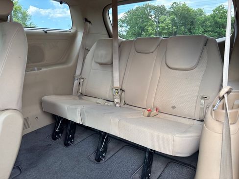 Used 2016 Kia Sedona LX w/ Option Group 020 FWD image 13