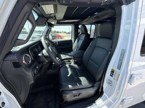 New 2025 Jeep Wrangler Unlimited Sahara AWD/4WD image 12