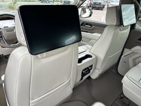 New 2026 GMC Yukon Denali w/ Denali Reserve Package AWD/4WD image 36
