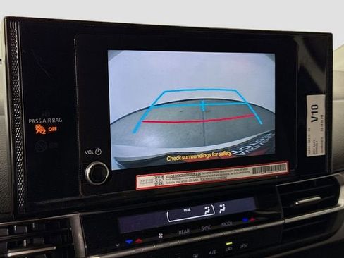 Used 2025 Toyota Sienna LE w/ LE Plus Package image 13