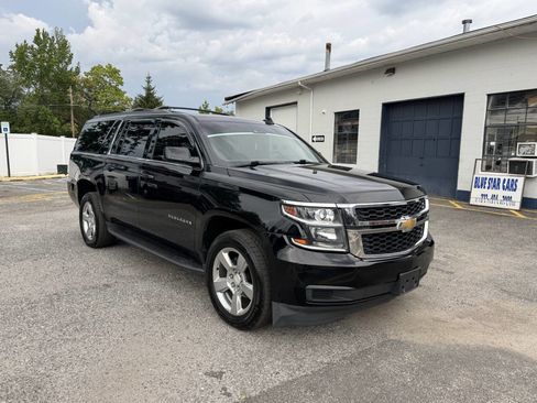 Used 2018 Chevrolet Suburban LT image 5