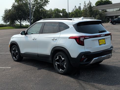 Used 2024 Kia Seltos EX AWD/4WD image 3