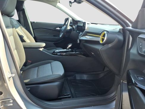 Used 2024 Chevrolet Trax LT w/ Driver Confidence Package FWD image 10