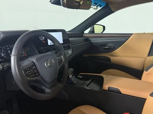 Used 2025 Lexus ES 350 w/ Premium Package FWD image 4