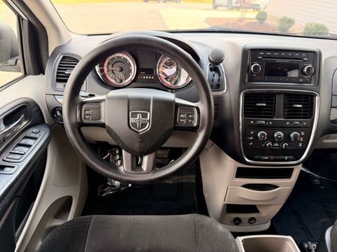 Used 2016 Dodge Grand Caravan SE w/ Quick Order Package 29E SE image 30