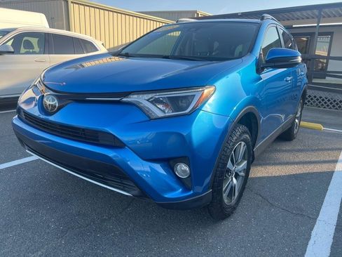 Used 2018 Toyota RAV4 XLE image 1