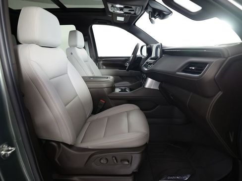 Used 2023 Chevrolet Tahoe Z71 w/ Luxury Package AWD/4WD image 10