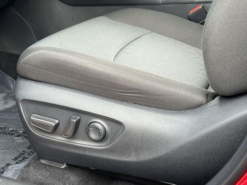 Used 2025 Toyota RAV4 XLE AWD/4WD image 13