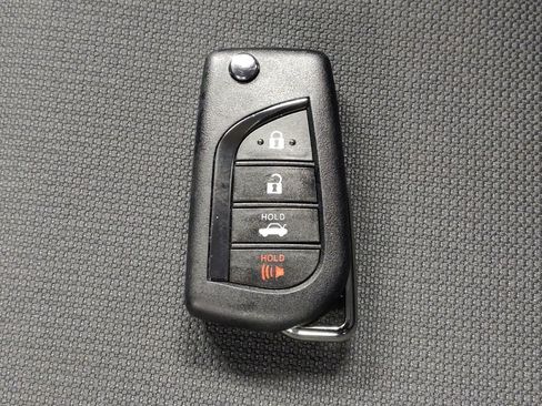 Used 2021 Toyota Corolla LE image 32