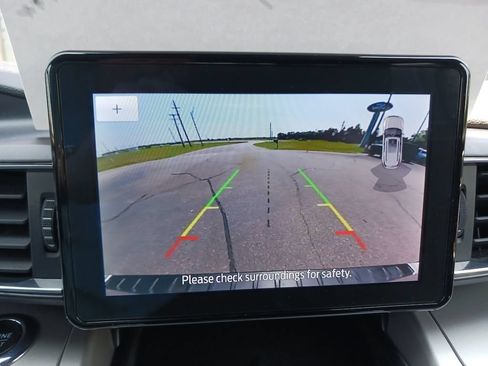 Used 2023 Ford Explorer XLT w/ Equipment Group 202A AWD/4WD image 23