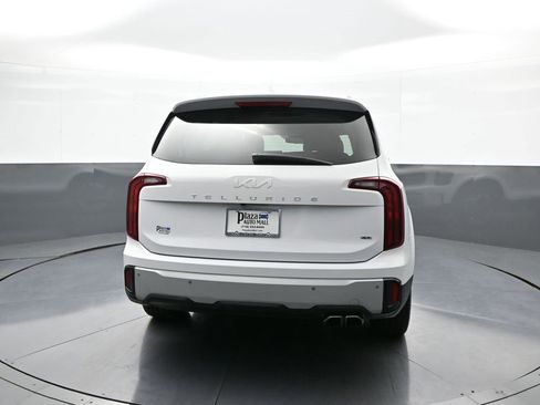 Used 2024 Kia Telluride S image 7