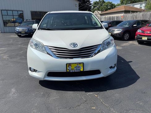 Used 2017 Toyota Sienna XLE w/ XLE Navigation Package AWD/4WD image 96