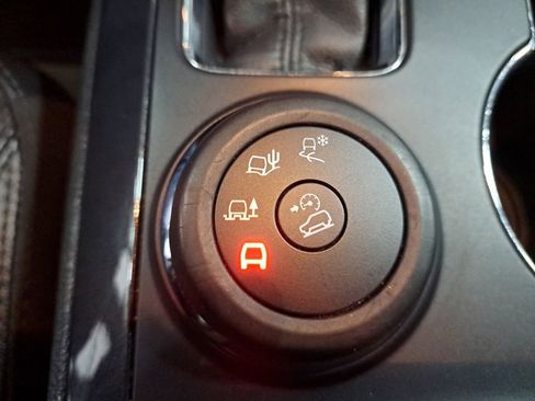 Used 2017 Ford Explorer XLT w/ Equipment Group 202A image 32