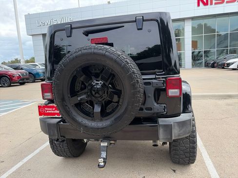 Used 2016 Jeep Wrangler Unlimited Sahara w/ Connectivity Group AWD/4WD image 10