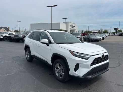 Used 2024 Toyota RAV4 XLE FWD image 4