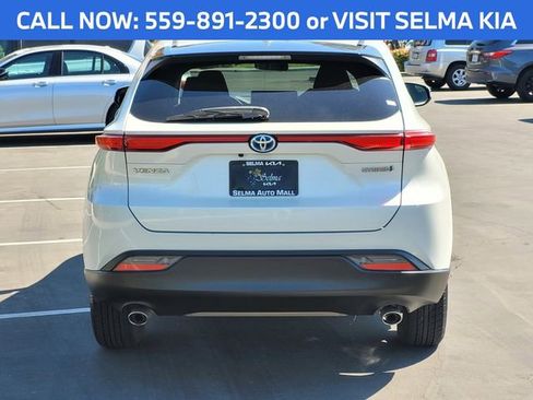 Used 2021 Toyota Venza LE w/ Carpet Mat Package (TMS) image 6