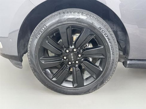 Used 2023 Lincoln Navigator Black Label image 9