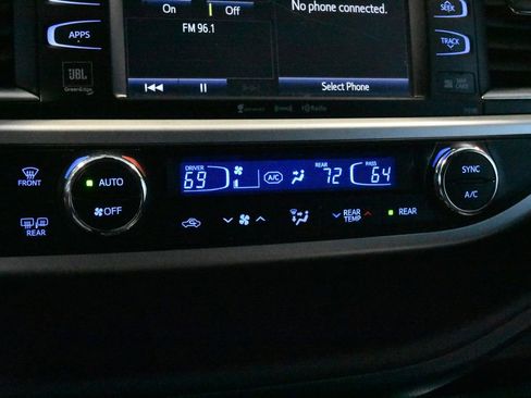 Used 2018 Toyota Highlander Limited Platinum image 16