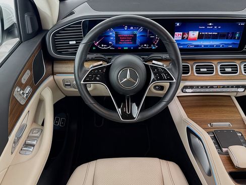 Used 2025 Mercedes-Benz GLE 450e 4MATIC image 16