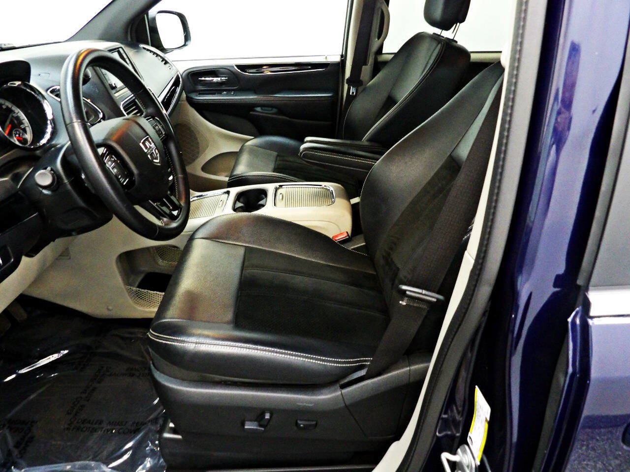 Used 2017 Dodge Grand Caravan SXT FWD image 8