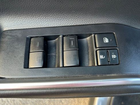 Used 2022 Toyota Highlander XSE FWD image 19