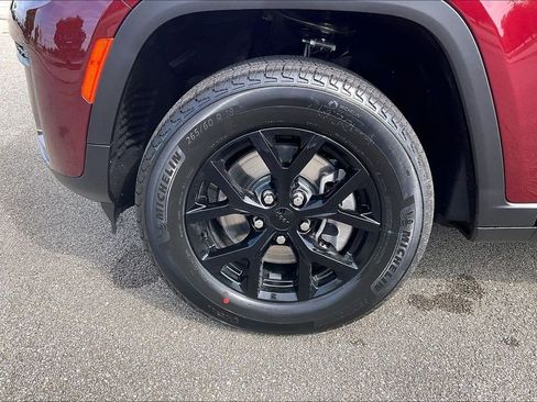 New 2026 Jeep Grand Cherokee L 4WD image 12