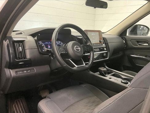 Used 2022 Nissan Pathfinder SV w/ SV Premium Package image 13