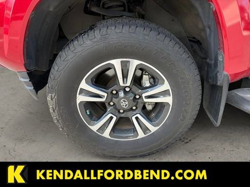 Used 2017 Toyota Tacoma TRD Sport w/ Premium & Technology Package image 12