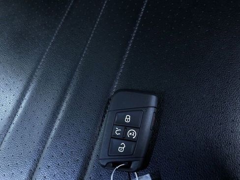 Used 2022 Volkswagen Tiguan SE image 33