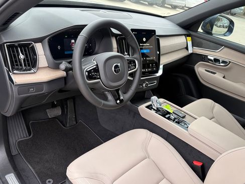 New 2026 Volvo XC90 B6 Plus w/ Protection Package Premier image 14