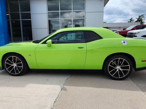 Used 2015 Dodge Challenger R/T Scat Pack w/ Leather Interior Group RWD image 7