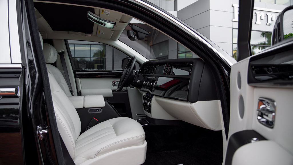 Used 2014 Rolls-Royce Phantom Sedan RWD image 30