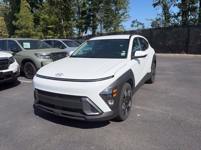 Used 2025 Hyundai Kona SEL FWD image 2