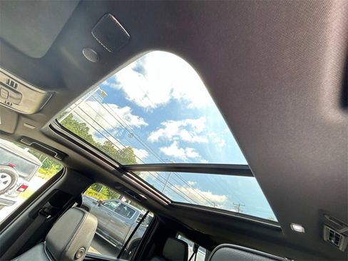 Used 2022 GMC Yukon XL Denali image 21