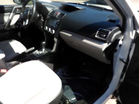 Used 2017 Subaru Forester 2.5i w/ Alloy Wheel Package image 9