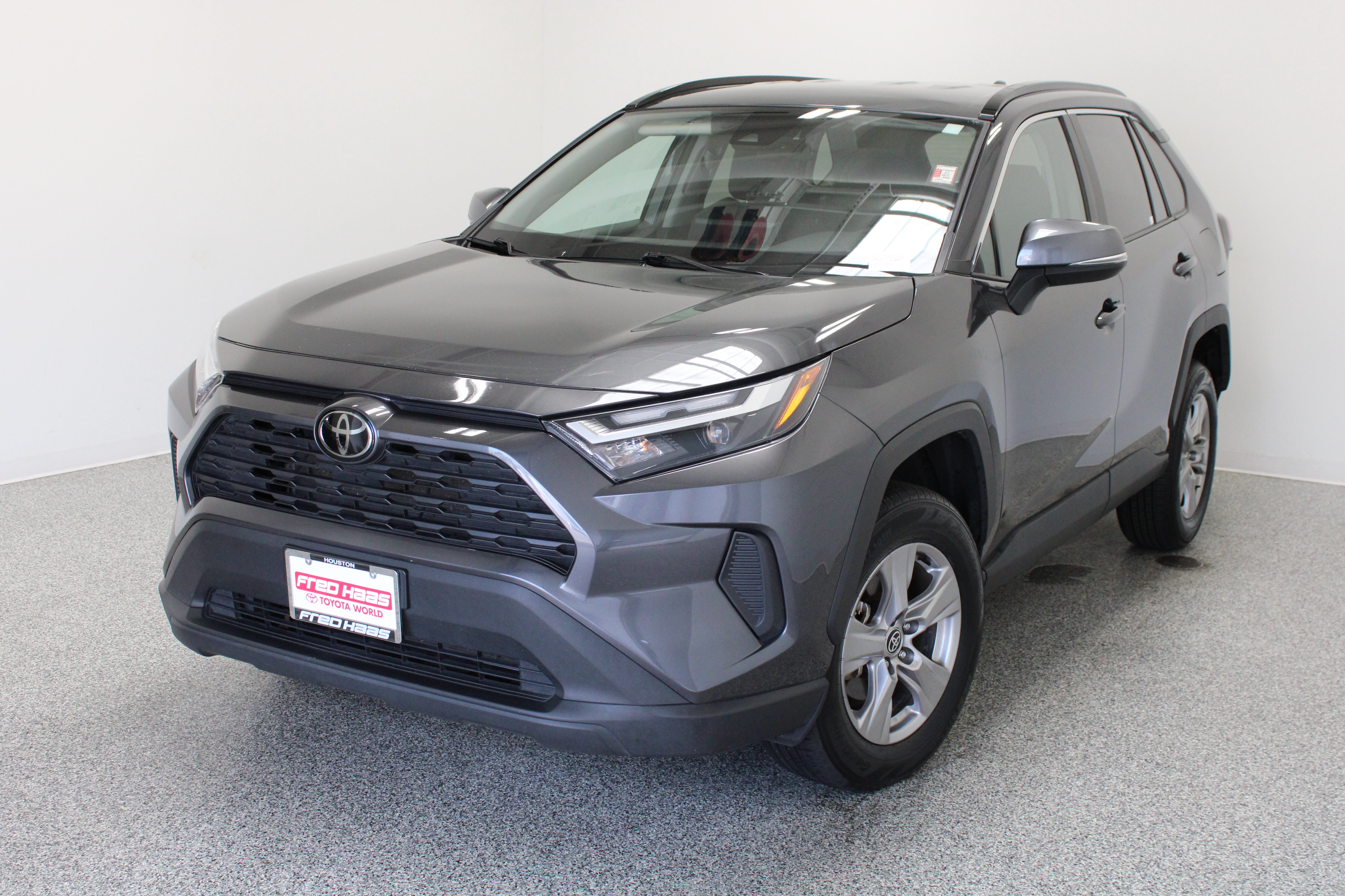 Used 2025 Toyota RAV4 XLE FWD image 2