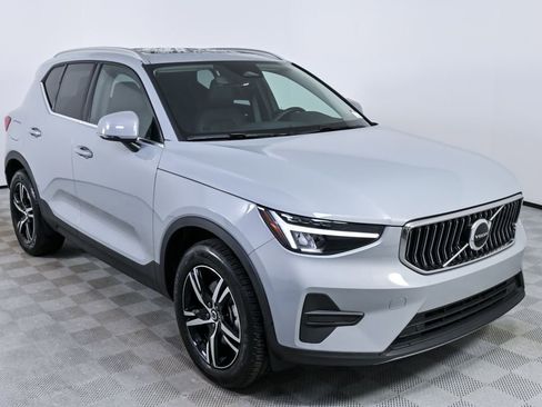 Certified 2025 Volvo XC40 B5 Core image 27