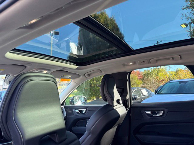 Used 2024 Volvo XC60 B5 Core w/ Protection Package Premier AWD/4WD image 16